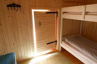 Отели типа «постель и завтрак» Kolin Keidas Колинкюла Трехместный номер эконом-класса с общей ванной комнатой-2